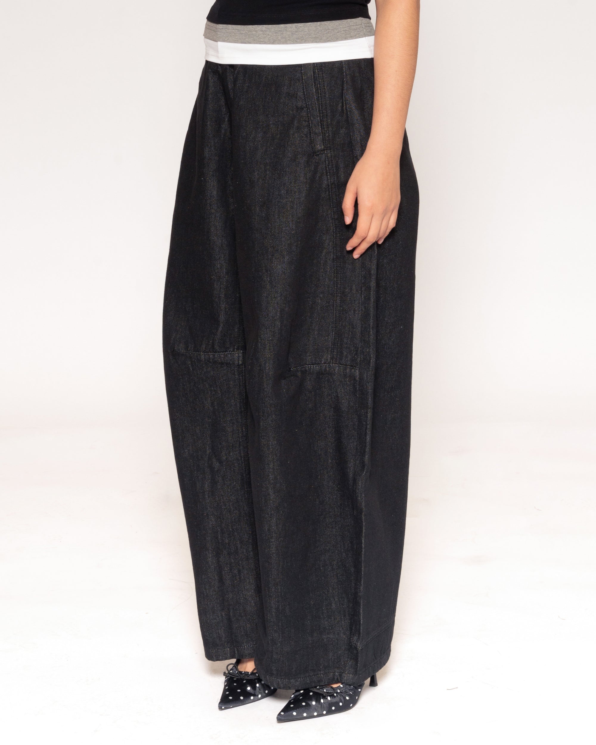 Curveball Barrel Jeans