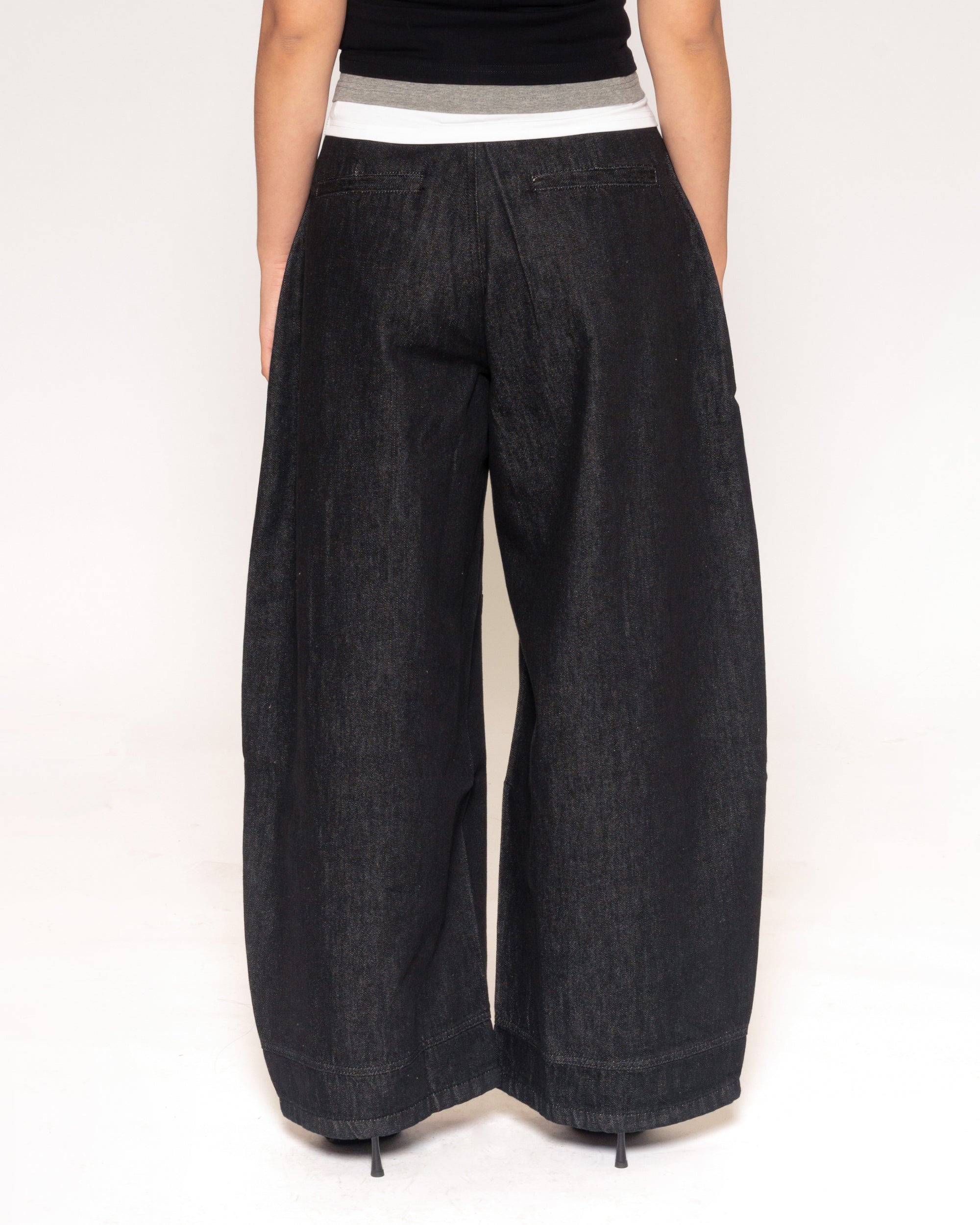 Curveball Barrel Jeans